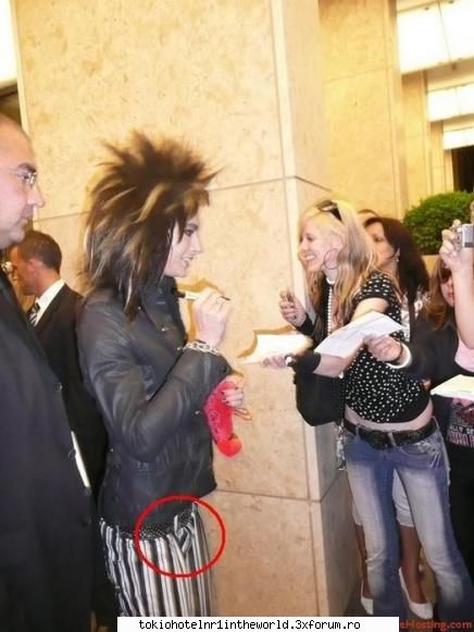 ..::Pics with Bill::.. - uita-va atent la poza asta...e si - ..::Bill Kaulitz::..