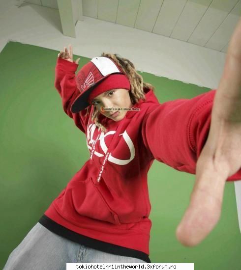 ..::Pics with Tom::.. - va prind yoo..fetele mele(tom spune) vreti sa ne - ..::Tom Kaulitz::..