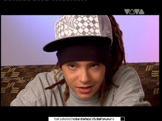 ..::Pics with Tom::.. - shhhh...lasati-l!!se uita sub fusta unei fete!!! - ..::Tom Kaulitz::..
