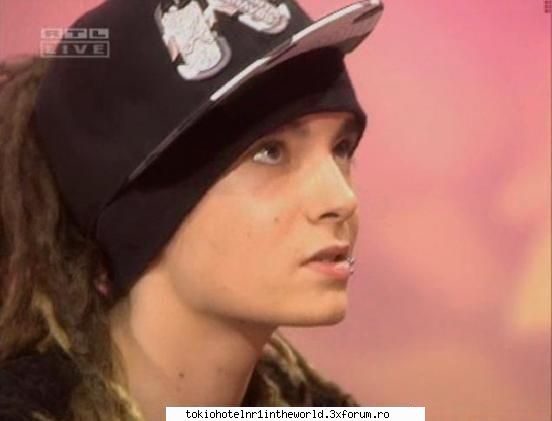 ..::Pics with Tom::.. - lasa cioara!!!uite-te la mn :x :x :x imediat!!si - ..::Tom Kaulitz::..