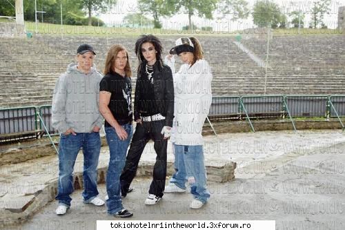Pics with th - parca lipsea topicu asta de pe aici:)))))) - ...::Tokio Hotel::...